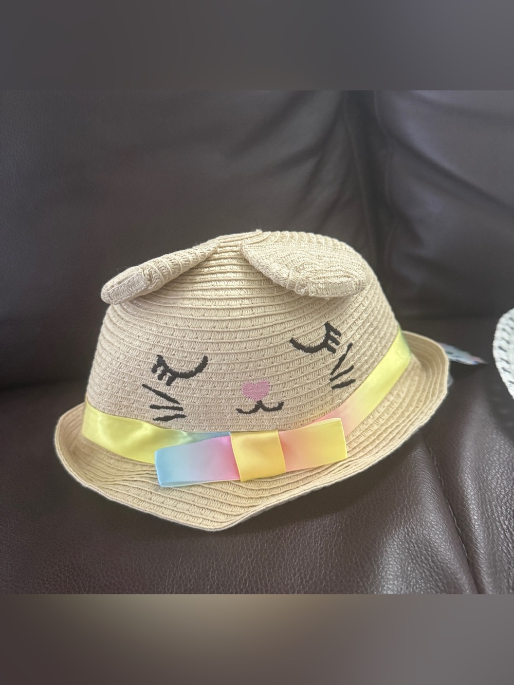 🌸🌸🌸2 Hats Adorable Love Beige Cat-Ear hat 👒 with bow and free white hat